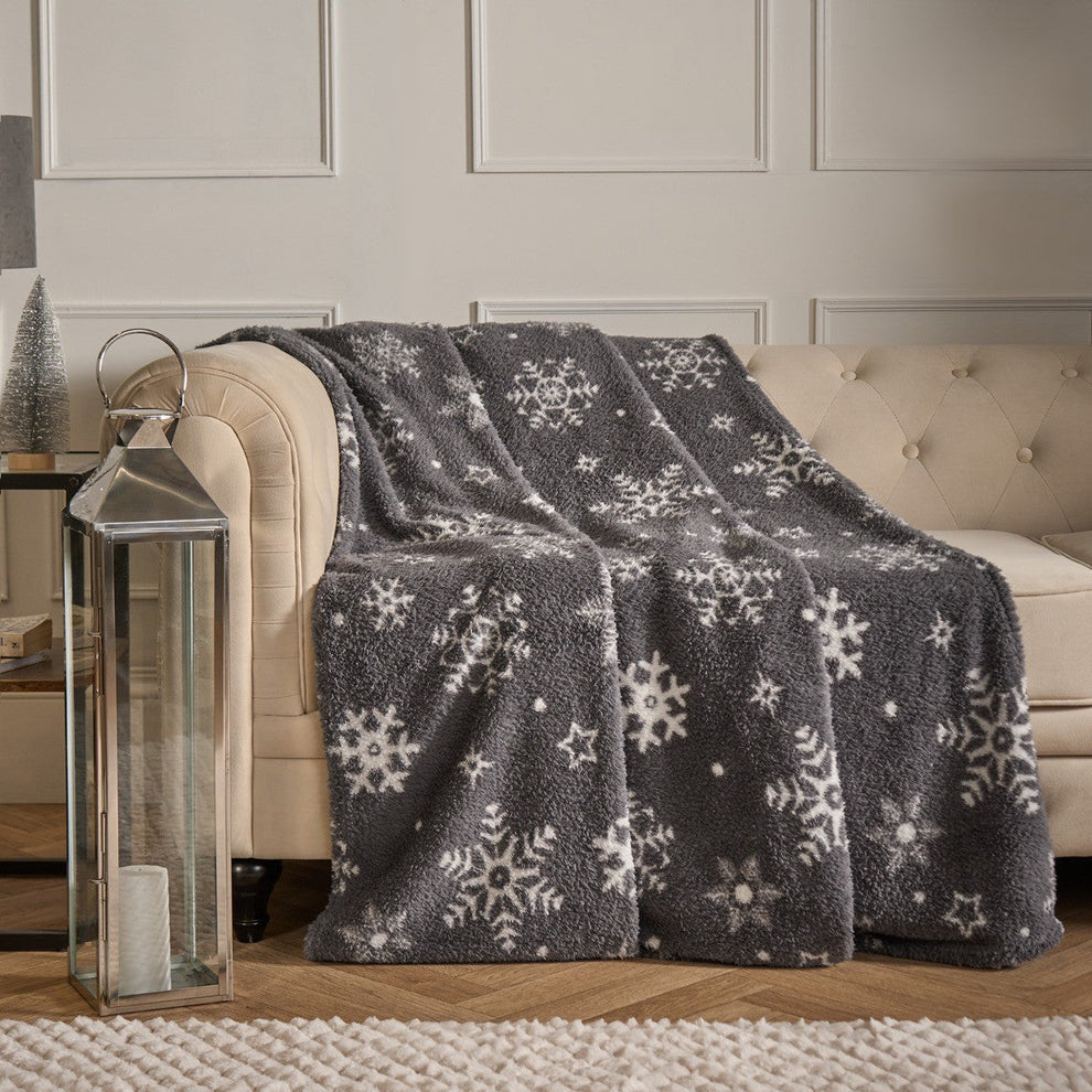 Soft and Cosy Snowflake Print Throw