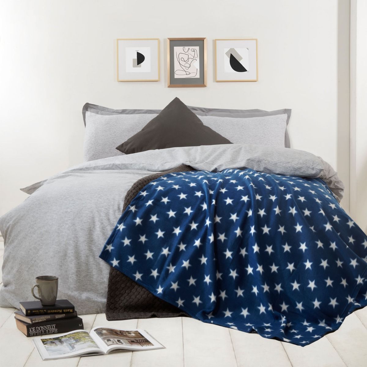 Star Print Fleece Throw - 120 x 150cm