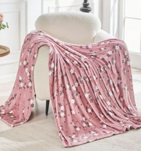 Load image into Gallery viewer, Floral Fleece Throw