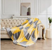 Load image into Gallery viewer, Teddy Fleece Geometric Throw