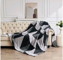 Load image into Gallery viewer, Teddy Fleece Geometric Throw