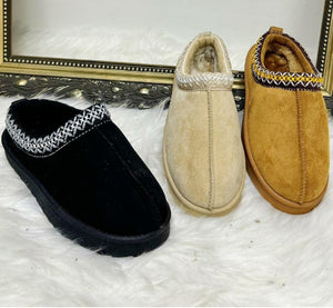 CHILDRENS SLIP ON WARM FAUX FUR LINED SLIPPERS