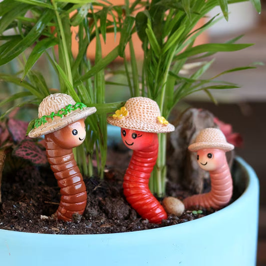 3pcs Adorable Earthworm Family with Straw Hats