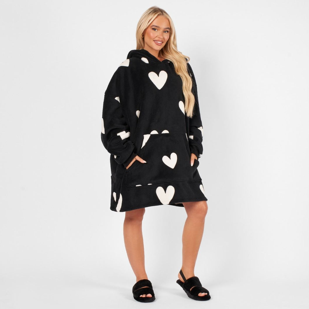 Heart Print Hoodie Blanket -black