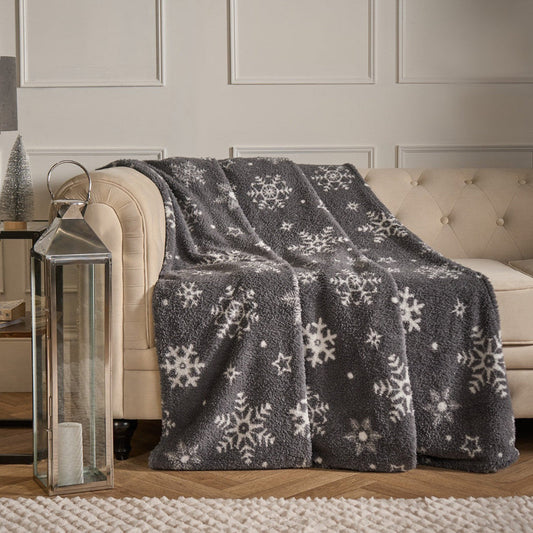 Soft and Cosy Snowflake Print Throw